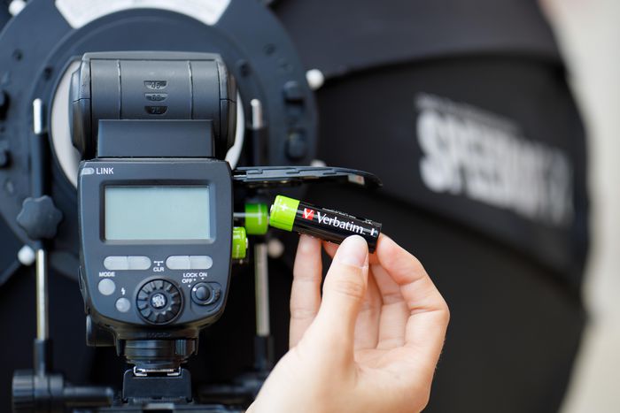 Verbatim Pilas Recargables Premium HR6 AA, 1.2V, 2500mAh, Pack de 4