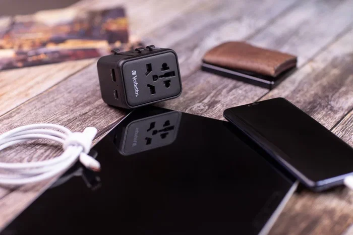 Verbatim UTA-02 Adaptador de Viaje Universal Negro 20W USB-C y USB-A Verbatim UTA-02 Adaptador de Viaje Universal Negro 20W USB-C y USB-A