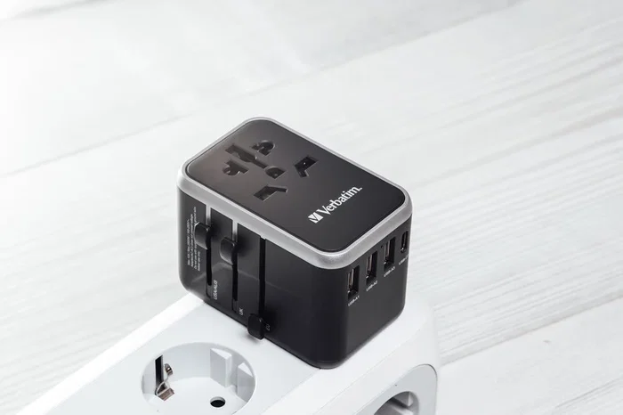 Verbatim UTA-04 Adaptador de Viaje Universal 61W con 2xUSB-C y 3xUSB-A Verbatim UTA-04 Adaptador de Viaje Universal 61W con 2xUSB-C y 3xUSB-A