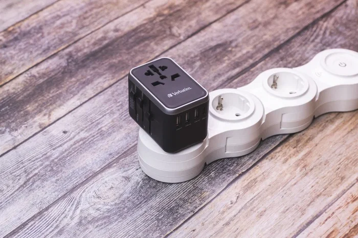 Verbatim UTA-04 Adaptador de Viaje Universal 61W con 2xUSB-C y 3xUSB-A Verbatim UTA-04 Adaptador de Viaje Universal 61W con 2xUSB-C y 3xUSB-A