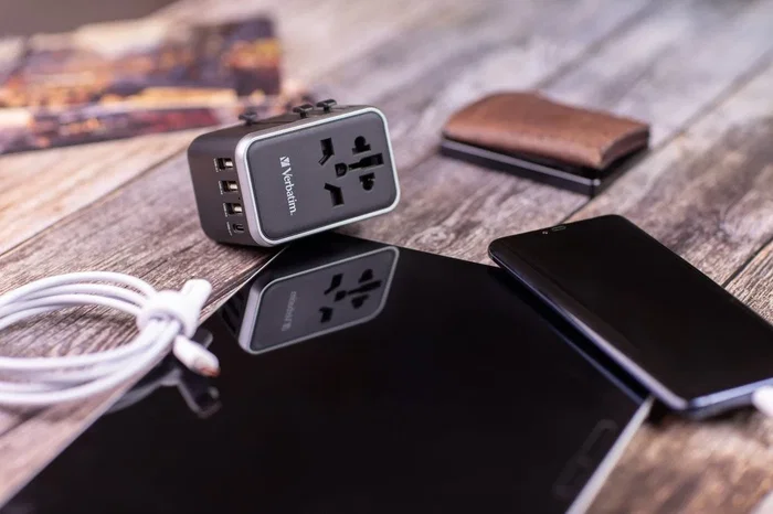 Verbatim UTA-04 Adaptador de Viaje Universal 61W con 2xUSB-C y 3xUSB-A Verbatim UTA-04 Adaptador de Viaje Universal 61W con 2xUSB-C y 3xUSB-A