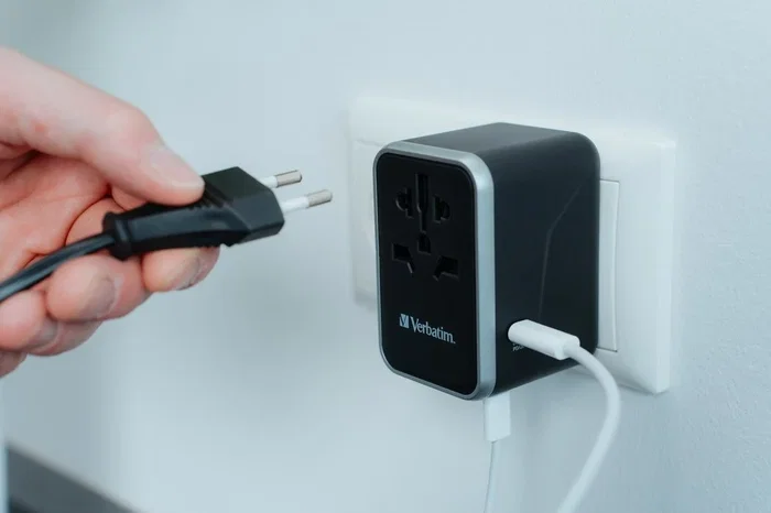 Verbatim UTA-04 Adaptador de Viaje Universal 61W con 2xUSB-C y 3xUSB-A Verbatim UTA-04 Adaptador de Viaje Universal 61W con 2xUSB-C y 3xUSB-A