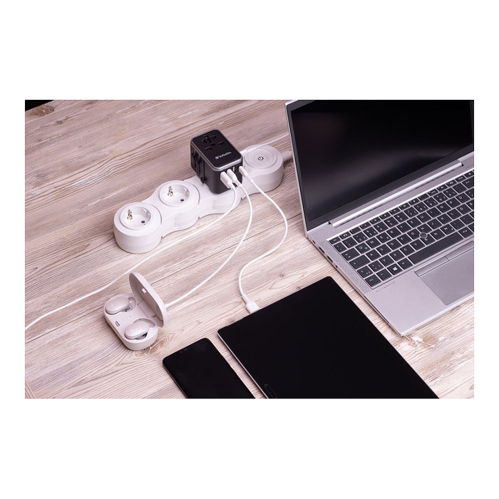 Verbatim UTA-04 Adaptador de Viaje Universal 61W con 2x USB-C y 3x USB-A Verbatim UTA-04 Adaptador de Viaje Universal 61W con 2x USB-C y 3x USB-A