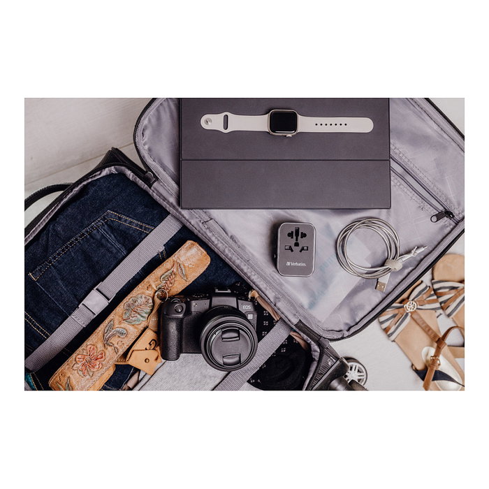 Verbatim UTA-04 Adaptador de Viaje Universal 61W con 2x USB-C y 3x USB-A Verbatim UTA-04 Adaptador de Viaje Universal 61W con 2x USB-C y 3x USB-A