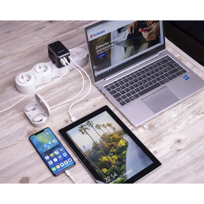 Verbatim UTA-04 Adaptador de Viaje Universal 61W con 2xUSB-C y 3xUSB-A Verbatim UTA-04 Adaptador de Viaje Universal 61W con 2xUSB-C y 3xUSB-A
