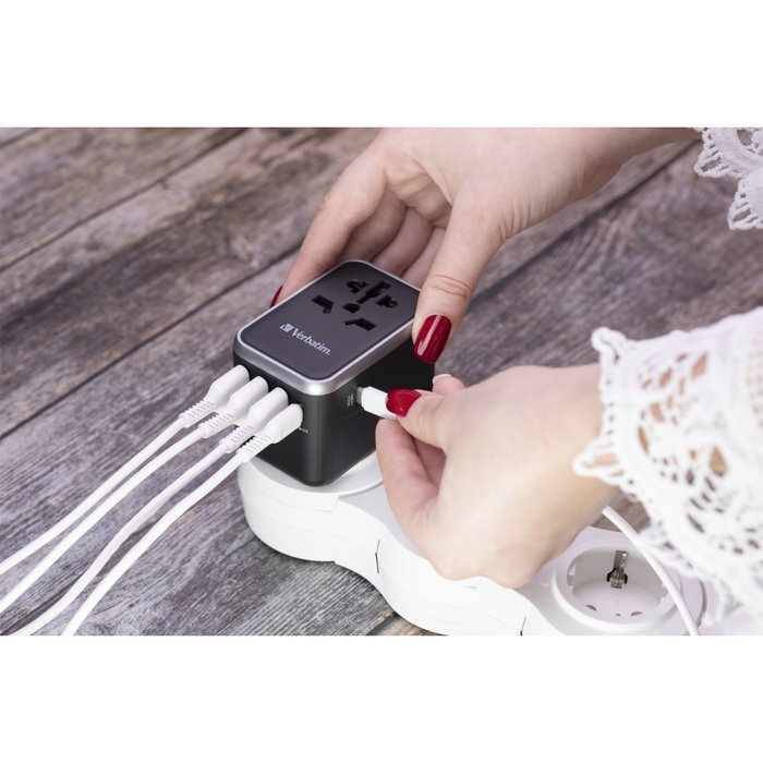 Verbatim UTA-04 Adaptador de Viaje Universal 61W con 2xUSB-C y 3xUSB-A Verbatim UTA-04 Adaptador de Viaje Universal 61W con 2xUSB-C y 3xUSB-A