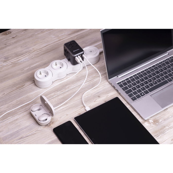 Verbatim UTA-04 Adaptador de Viaje Universal 61W con 2xUSB-C y 3xUSB-A Verbatim UTA-04 Adaptador de Viaje Universal 61W con 2xUSB-C y 3xUSB-A