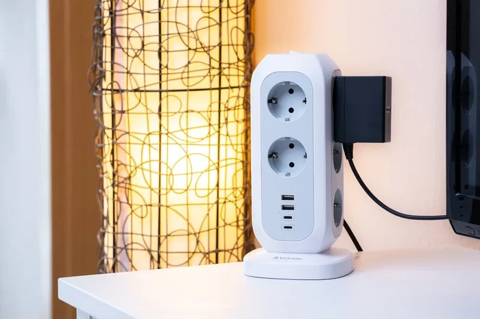 Verbatim EUPT-01 Torre de Alimentación 11 Tomas CA, 2 USB-C y 2 USB-A, Blanco Verbatim EUPT-01 Torre de Alimentación 11 Tomas CA, 2 USB-C y 2 USB-A, Blanco