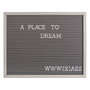 Ixia Mural para Pared Gris en PVC y Madera DM con Letras