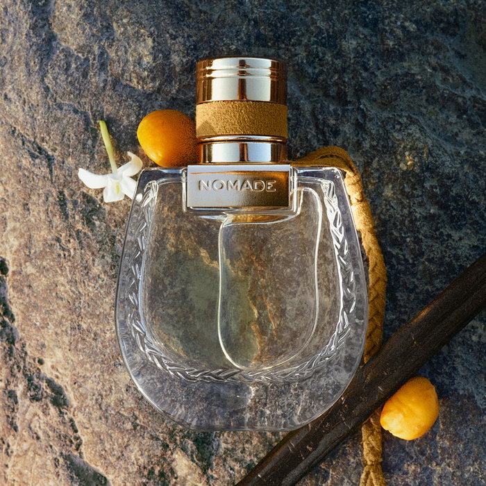 Chloé Nomade Eau de Parfum Naturelle Vaporizador para Mujer - Fragancia Floral de Jazmín, Vegana, 75 ml Chloé Nomade Eau de Parfum Naturelle Vaporizador para Mujer - Fragancia Floral de Jazmín, Vegana, 75 ml