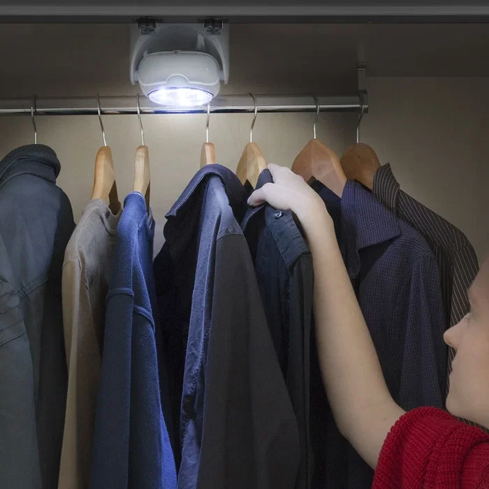 Lámpara LED con Sensor de Movimiento InnovaGoods