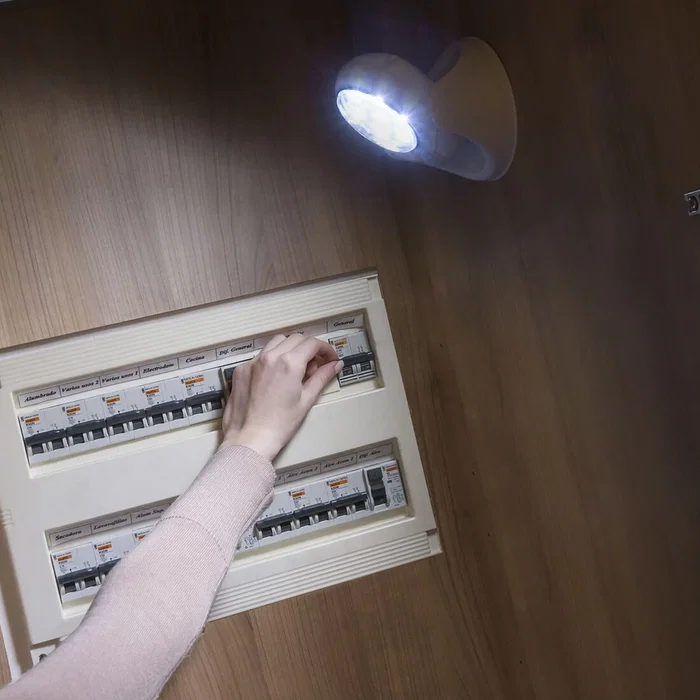 Lámpara LED con Sensor de Movimiento InnovaGoods