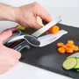 Innovagoods Cuchillo Tijera Multiusos con Mini Tabla de Cortar Integrada para Trocear y Cortar con Facilidad