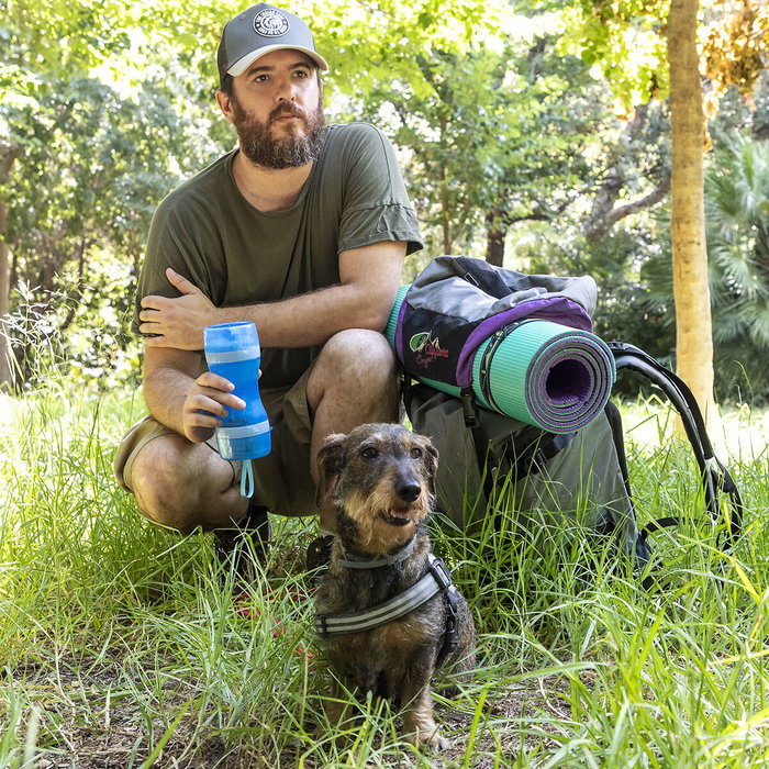 Innovagoods Botella con Depósito de Agua y Comida para Mascotas 2 en 1 Portátil 500ml