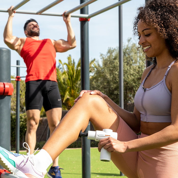 Innovagoods Pistola de Masaje Muscular con Calor y Frío, 6 Cabezales y 6 Velocidades
