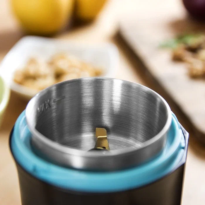 Cecotec Molinillo Eléctrico TitanMill 200 200W para Café y Especias, Cuchillas con Recubrimiento de Titanio, Capacidad 50g, BPA-Free, Negro y Azul