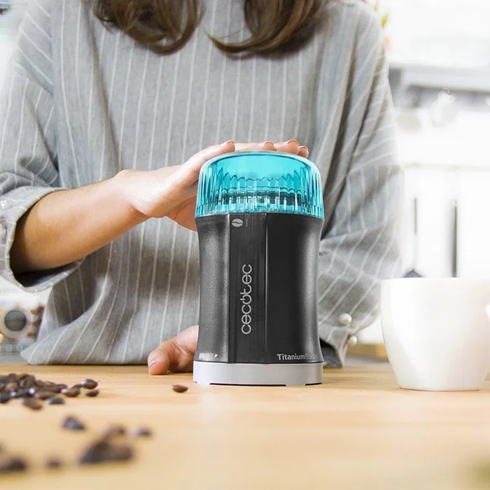 Cecotec Molinillo Eléctrico TitanMill 200 200W para Café y Especias, Cuchillas con Recubrimiento de Titanio, Capacidad 50g, BPA-Free, Negro y Azul