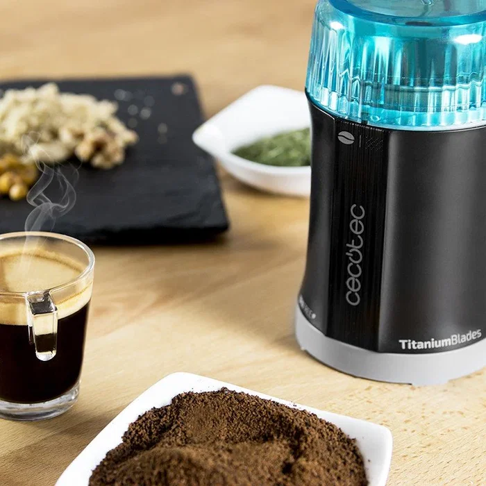 Cecotec Molinillo Eléctrico TitanMill 200 200W para Café y Especias, Cuchillas con Recubrimiento de Titanio, Capacidad 50g, BPA-Free, Negro y Azul