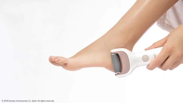 Cecotec Bamba Skincare Silky Lima de Uñas Eléctrica para Pies Inalámbrica y con Cable, 2 Rodillos Lavables, Batería 800 mAh 90 Min, 04222 Cecotec Bamba Skincare Silky Lima de Uñas Eléctrica para Pies Inalámbrica y con Cable, 2 Rodillos Lavables, Batería 800 mAh 90 Min, 04222