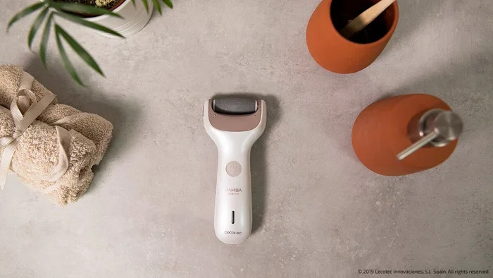 Cecotec Bamba Skincare Silky Lima de Uñas Eléctrica para Pies Inalámbrica y con Cable, 2 Rodillos Lavables, Batería 800 mAh 90 Min, 04222 Cecotec Bamba Skincare Silky Lima de Uñas Eléctrica para Pies Inalámbrica y con Cable, 2 Rodillos Lavables, Batería 800 mAh 90 Min, 04222