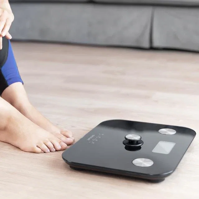 Cecotec Surface Precision EcoPower 10100 Full Healthy - Báscula Personal Electrónica sin Pilas con Análisis Corporal Completo para 4 Usuarios, Pantalla LCD, 180 kg, Negro Cecotec Surface Precision EcoPower 10100 Full Healthy - Báscula Personal Electrónica sin Pilas con Análisis Corporal Completo para 4 Usuarios, Pantalla LCD, 180 kg, Negro
