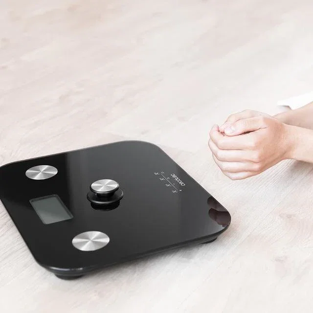 Cecotec Surface Precision EcoPower 10100 Full Healthy - Báscula Personal Electrónica sin Pilas con Análisis Corporal Completo para 4 Usuarios, Pantalla LCD, 180 kg, Negro Cecotec Surface Precision EcoPower 10100 Full Healthy - Báscula Personal Electrónica sin Pilas con Análisis Corporal Completo para 4 Usuarios, Pantalla LCD, 180 kg, Negro