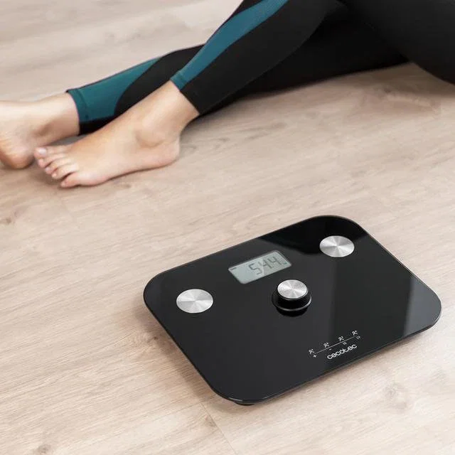 Cecotec Surface Precision EcoPower 10100 Full Healthy - Báscula Personal Electrónica sin Pilas con Análisis Corporal Completo para 4 Usuarios, Pantalla LCD, 180 kg, Negro Cecotec Surface Precision EcoPower 10100 Full Healthy - Báscula Personal Electrónica sin Pilas con Análisis Corporal Completo para 4 Usuarios, Pantalla LCD, 180 kg, Negro