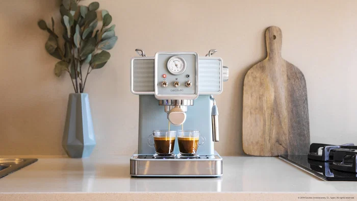 Cecotec Power Espresso 20 Tradizionale con diseño vintage