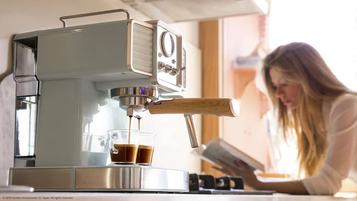 Cecotec Power Espresso 20 Tradizionale con diseño vintage