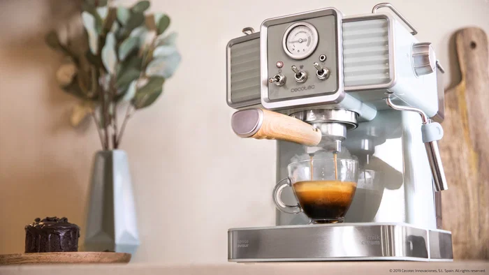 Cecotec Power Espresso 20 Tradizionale con diseño vintage