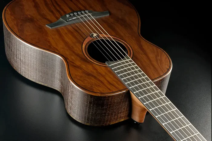 LAG Guitare Acoustique Électro-acoustique Lâg Travel A/E - Sauvage LAG Guitare Acoustique Électro-acoustique Lâg Travel A/E - Sauvage