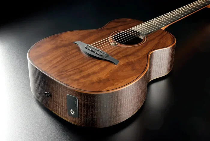 LAG Guitare Acoustique Électro-acoustique Lâg Travel A/E - Sauvage LAG Guitare Acoustique Électro-acoustique Lâg Travel A/E - Sauvage