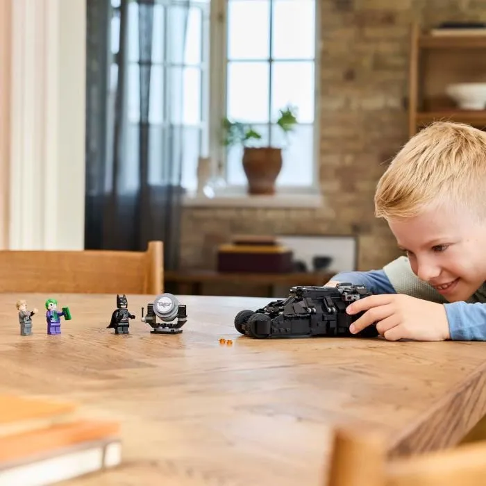 Lego - Batmobile Tumbler de Batman contre Double-Face et Le Joker - Jeu de construction 76303 avec 3 minifigurines - Jouet pour enfants à partir de 8 ans