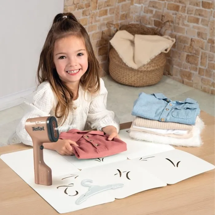 Smoby Set Défroisse & Plie Tefal, Jouet d'imitation pour enfants à partir de 3 ans avec défroisseur, cintre et plieur pour développer l'autonomie par le jeu