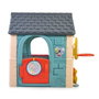 Feber Casa Casual - Maison de jeu avec 6 activités (bowling, raquette, football, basketball, cible et jeux de rôle) - Dimensions 232x124x138 cm - Produit en espagnol