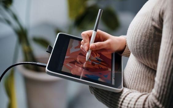 Wacom One 12 - Tablette graphique avec écran 11,6 pouces Full HD (1920 x 1080), 2 ports USB Type-C, 700 g, compatible Windows, Mac, Android et Chrome OS
