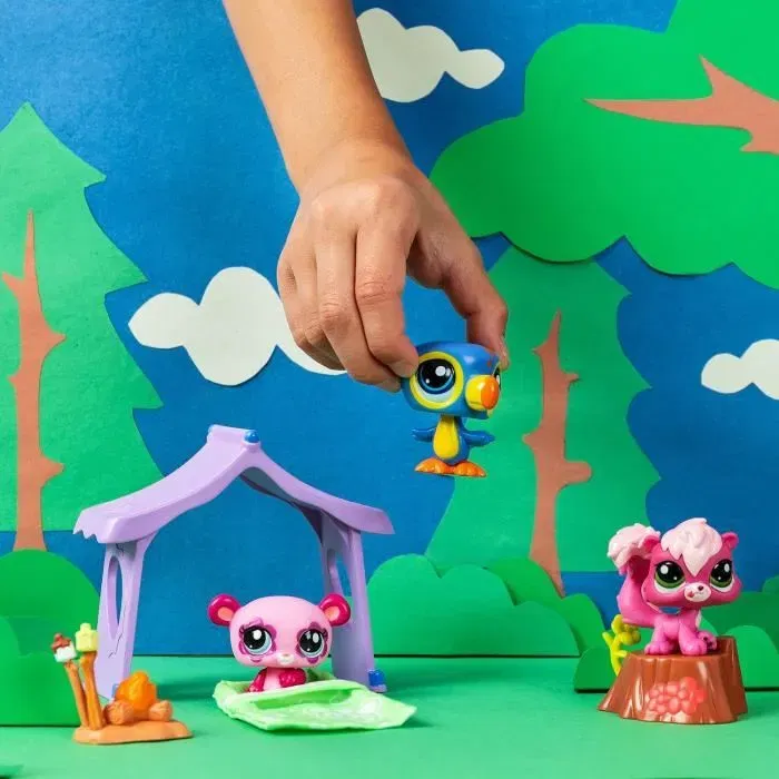 BANDAI Littlest Pet Shop Pack Camping - Set de 3 animaux et accessoires, génération 7, jeu créatif pour enfants à partir de 4 ans