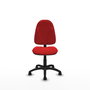 Chaise de bureau Algarra avec mécanisme de contact permanent de base, revêtue de similicuir rouge. Équipée d'un piètement en polyamide noir, sans accoudoirs et de roulettes en nylon de 50 mm