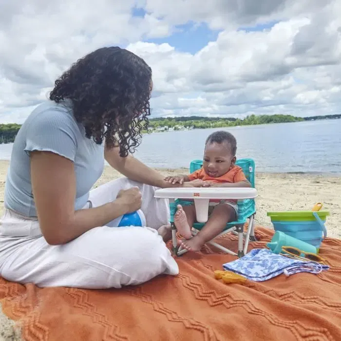 Disney Baby Pop 'N Sit Rehausseur de Chaise Portable Nemo avec Tablette, 3 Modes, Pliable et Facile à Nettoyer, Sac de Transport Inclus, pour Enfants de 3 Mois à 3 Ans