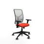 Chaise Motilla Synchro 3 positions tissu Orange foncé Maille Blanc Base pyramidale noire Accoudoir 3D Sans appui-tête Roulettes 65mm pour moquette