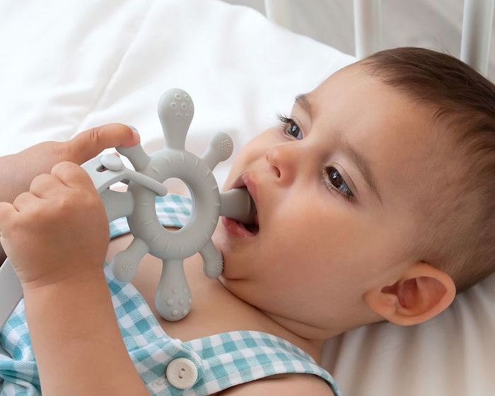 KioKids Mordedor Estrella Silicone Grise pour Bébé - Anneau de Dentition en Silicone 100% Sans BPA pour Bébés à partir de 3 Mois, Texture Stimulante pour Encías