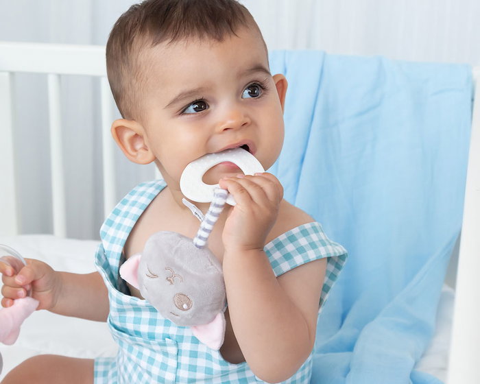 KioKids Dolci Amici - Mordedor Peluche Bébé en Forme de Chaton Rose - Anneau de Dentition en Silicone Texturé - Pour Bébés dès 3 Mois