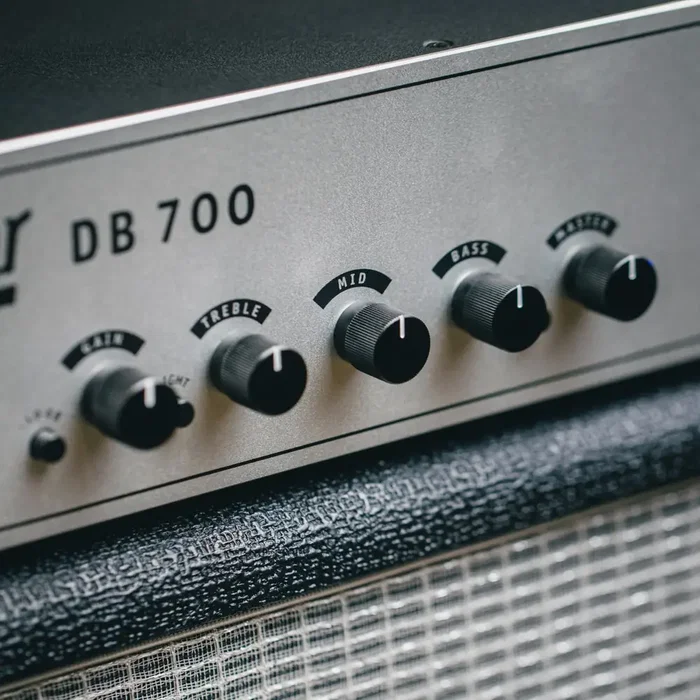 AGUILAR DB 700 Hybrid - 700W