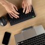 R-Go Tools Clavier ergonomique R-Go Compact Break - Clavier compact Bluetooth avec logiciel de pause, Layout QWERTY (Espagnol), Noir