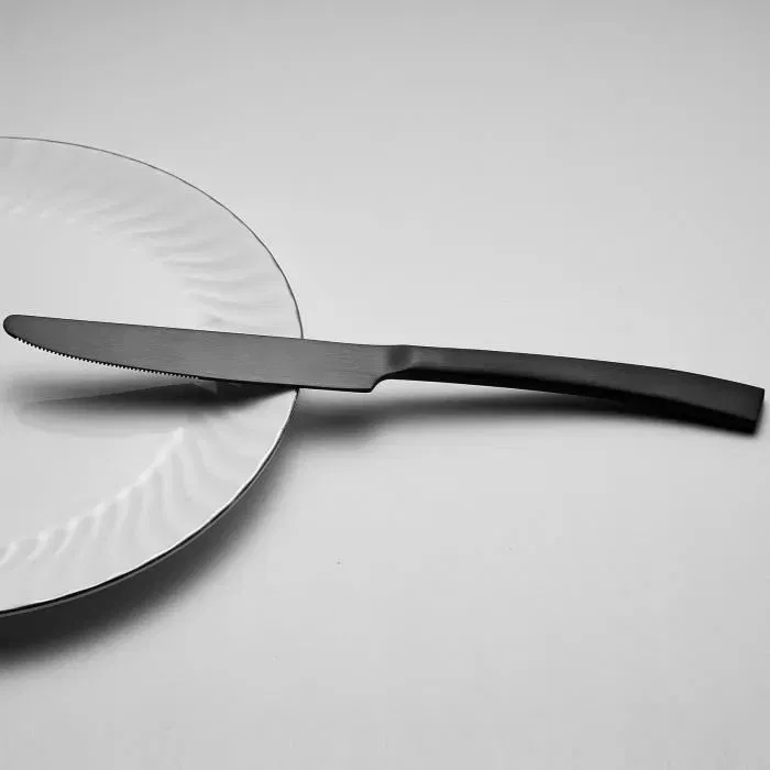 Arthur Martin AM5136 Ensemble de Couverts 24 Pièces en Acier Inoxydable Noir, 6 Couteaux, Fourchettes, Cuillères à Soupe, Cuillères à Café