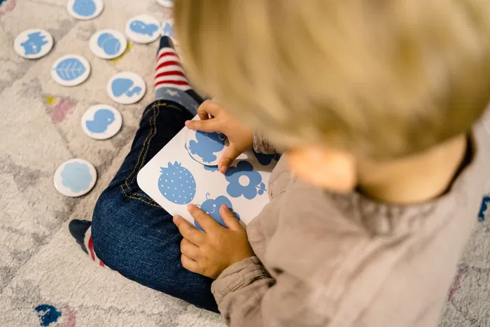 Nathan La Petite Ecole - Jeu d'association Couleurs et Formes - 6 jeux progressifs - Pour enfants à partir de 2 ans