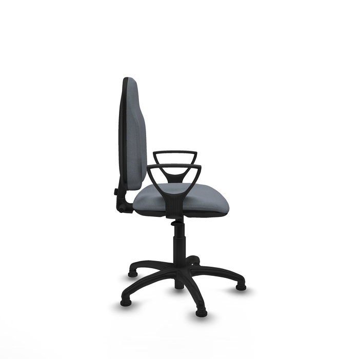 Chaise de bureau Algarra avec mécanisme de contact permanent de base, recouverte de tissu gris. Équipée d'une base en polyamide noir, d'accoudoirs fixes et de butées