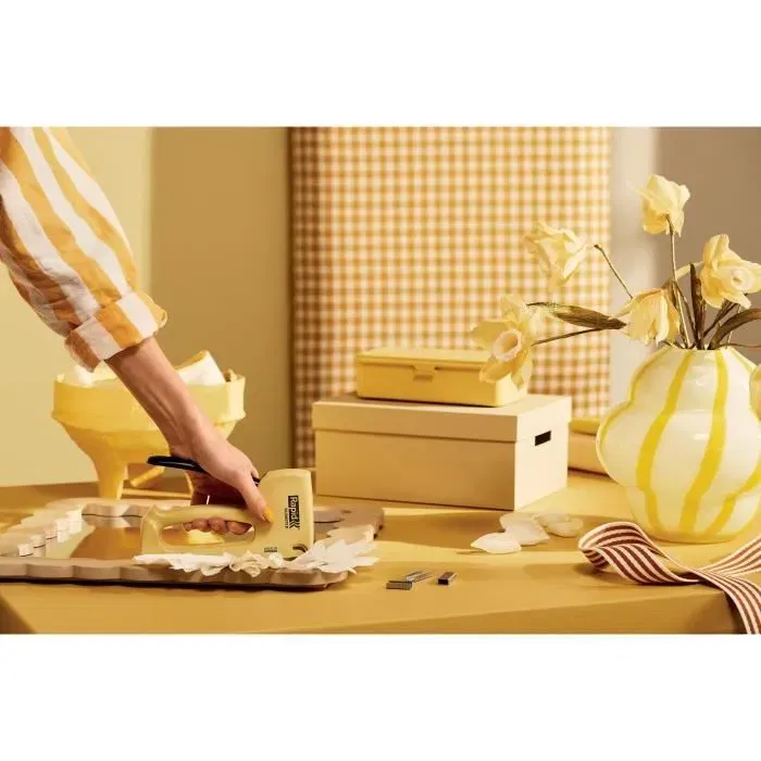 Rapid - Agrafeuse manuelle murale R53 pour agrafes n°53 (4-10mm) - Éco-responsable en plastique 90% recyclé - Couleur Jaune Fleur (Blomster) - Fabrication suédoise
