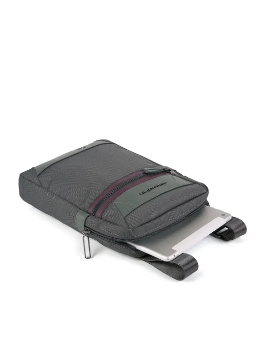 Piquadro Trakai Sac bandoulière homme en textile recyclé, vert, 27 x 21 x 5 cm Piquadro Trakai Sac bandoulière homme en textile recyclé, vert, 27 x 21 x 5 cm