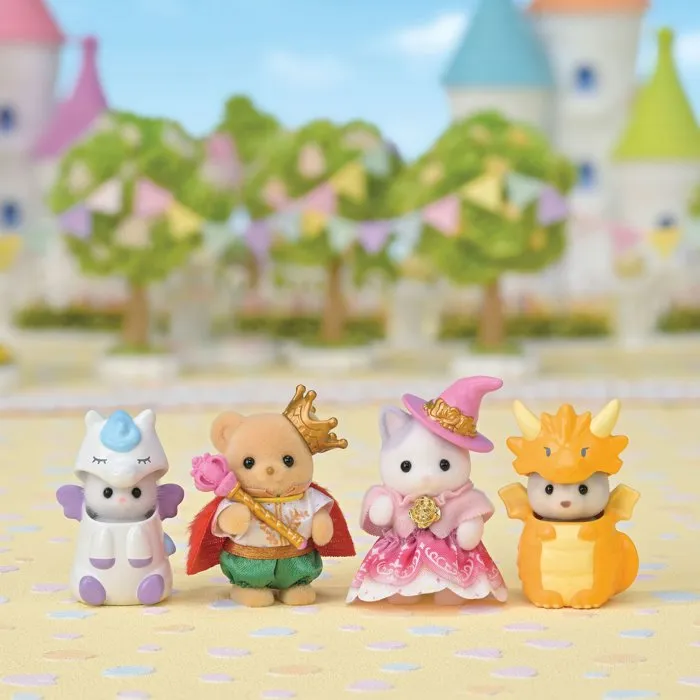 Sylvanian Families 5842 - Les amis des contes de fées - 4 figurines Bébé Ours, Chat Latté, Persan et Husky